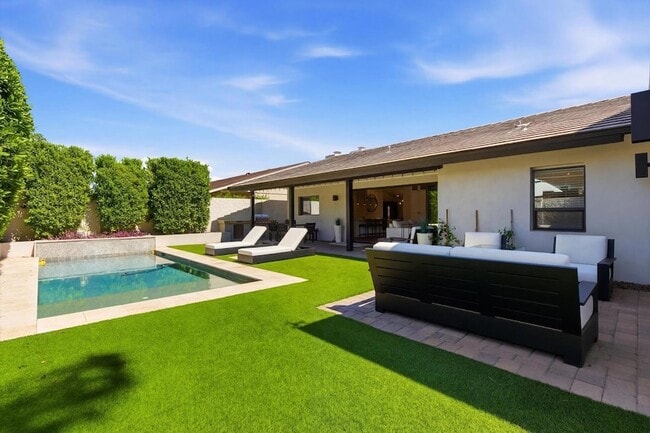 Building Photo - 8372 E San Salvador Dr