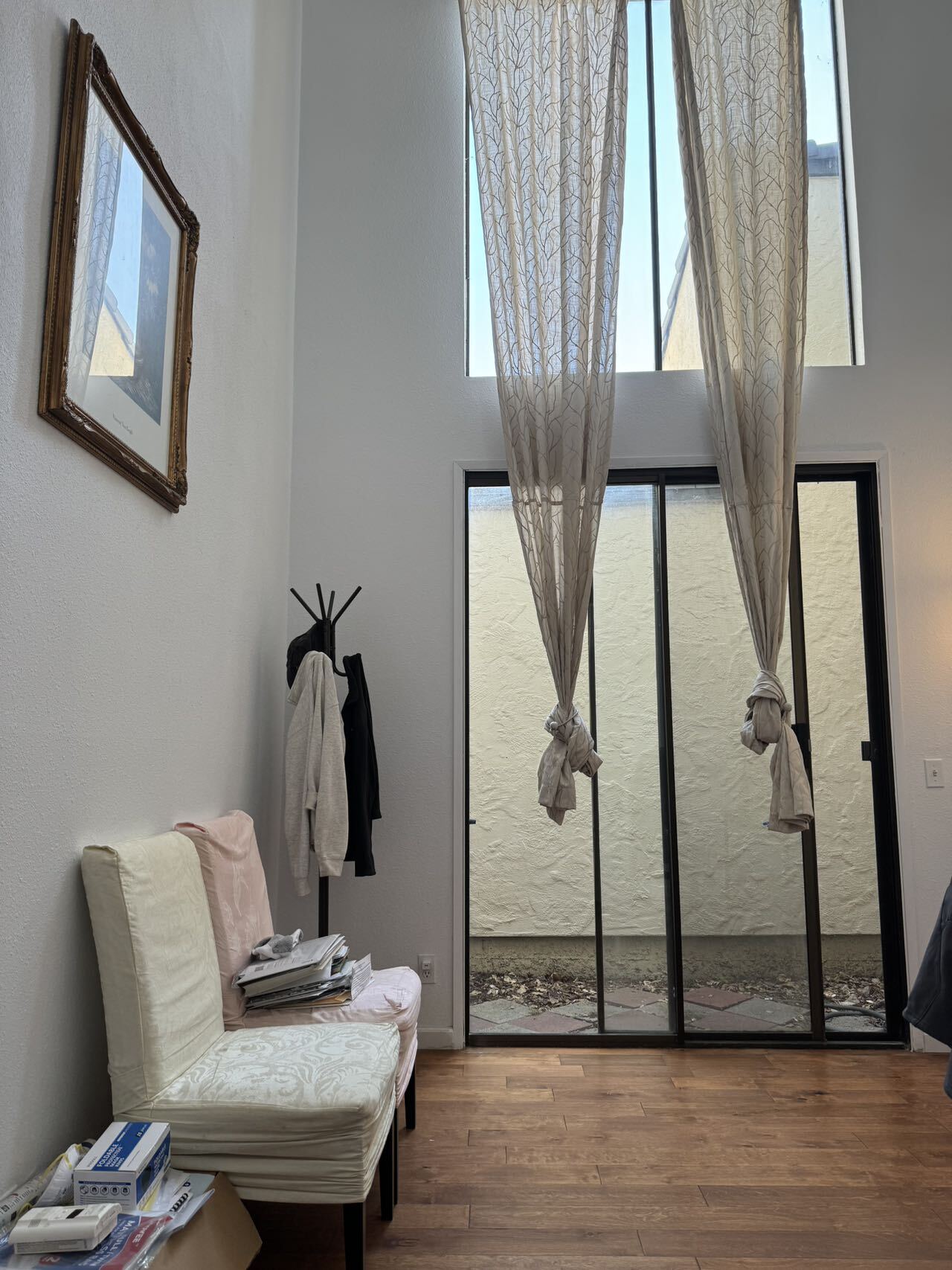 Building Photo - 575 Villa Real