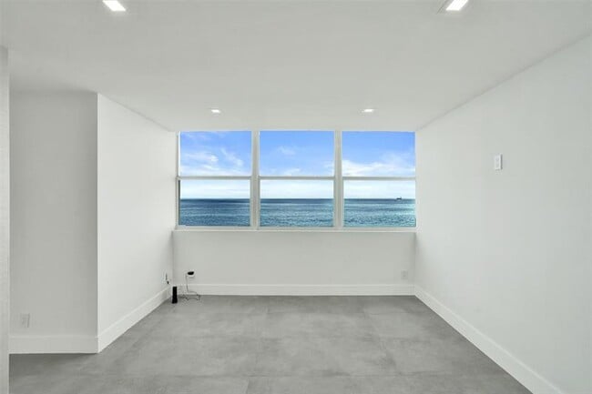 Building Photo - 209 N Fort Lauderdale Beach Blvd