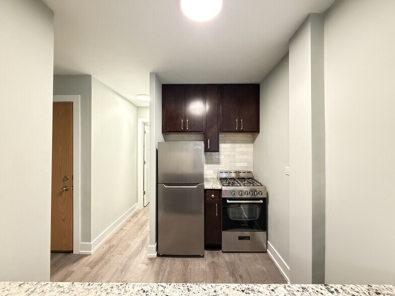 Building Photo - 430 W Barry Ave