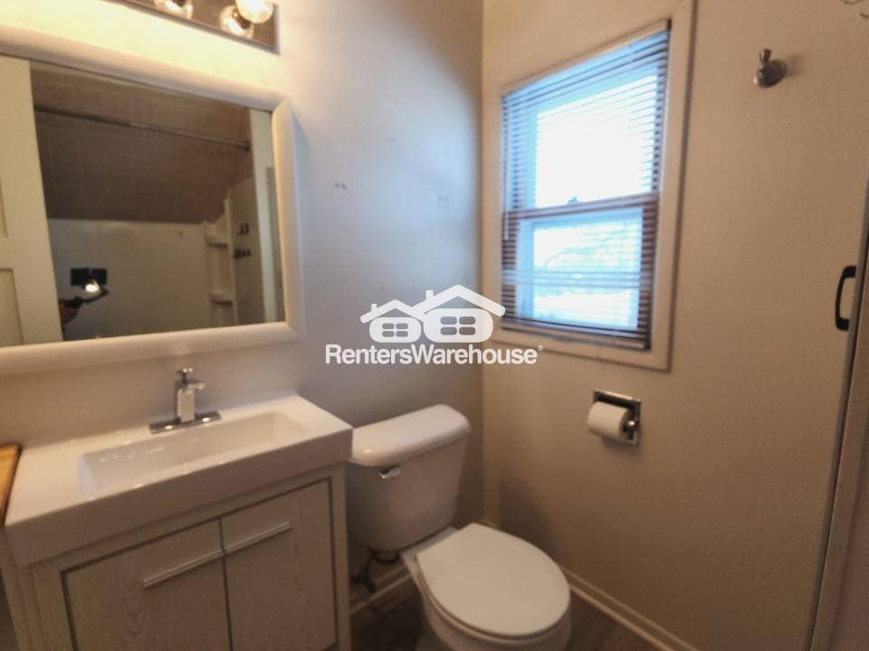 Building Photo - 116 N 2nd St