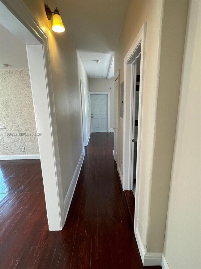 Building Photo - 1309 SE 1st St