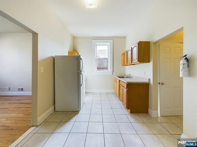 Building Photo - 413-15 Dodd St