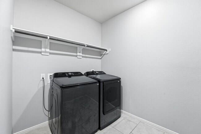 Building Photo - 719 Longstreet Dr