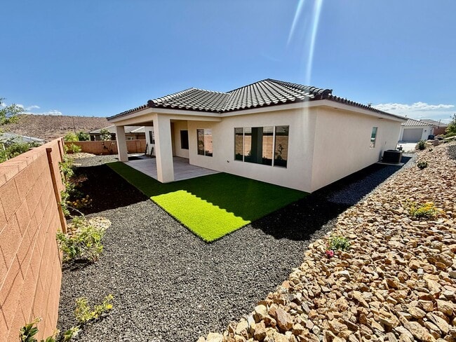 Building Photo - Beautiful Pet-Friendly 4-BR Home in Sunbrook Community