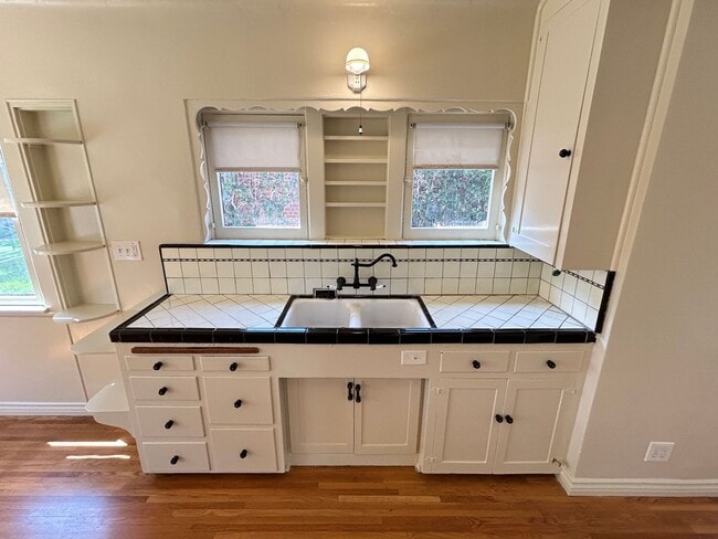Building Photo - Truly Adorable Tudor Style 2 Bed 1 Bath Home in Anaheim!