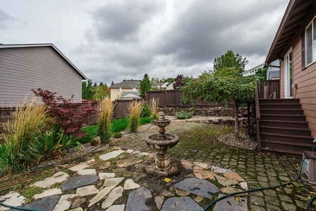 Building Photo - 3 Bedroom 2.5 Bath with workshop and fence...