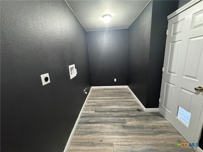 Building Photo - 701 Black Hills Trail