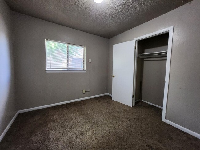 Building Photo - 907 Barry Dr