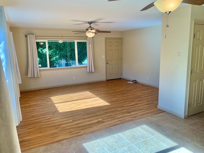 Building Photo - 3 Bedroom / 1 Bath House in Paia town! Walking distance from the beach!