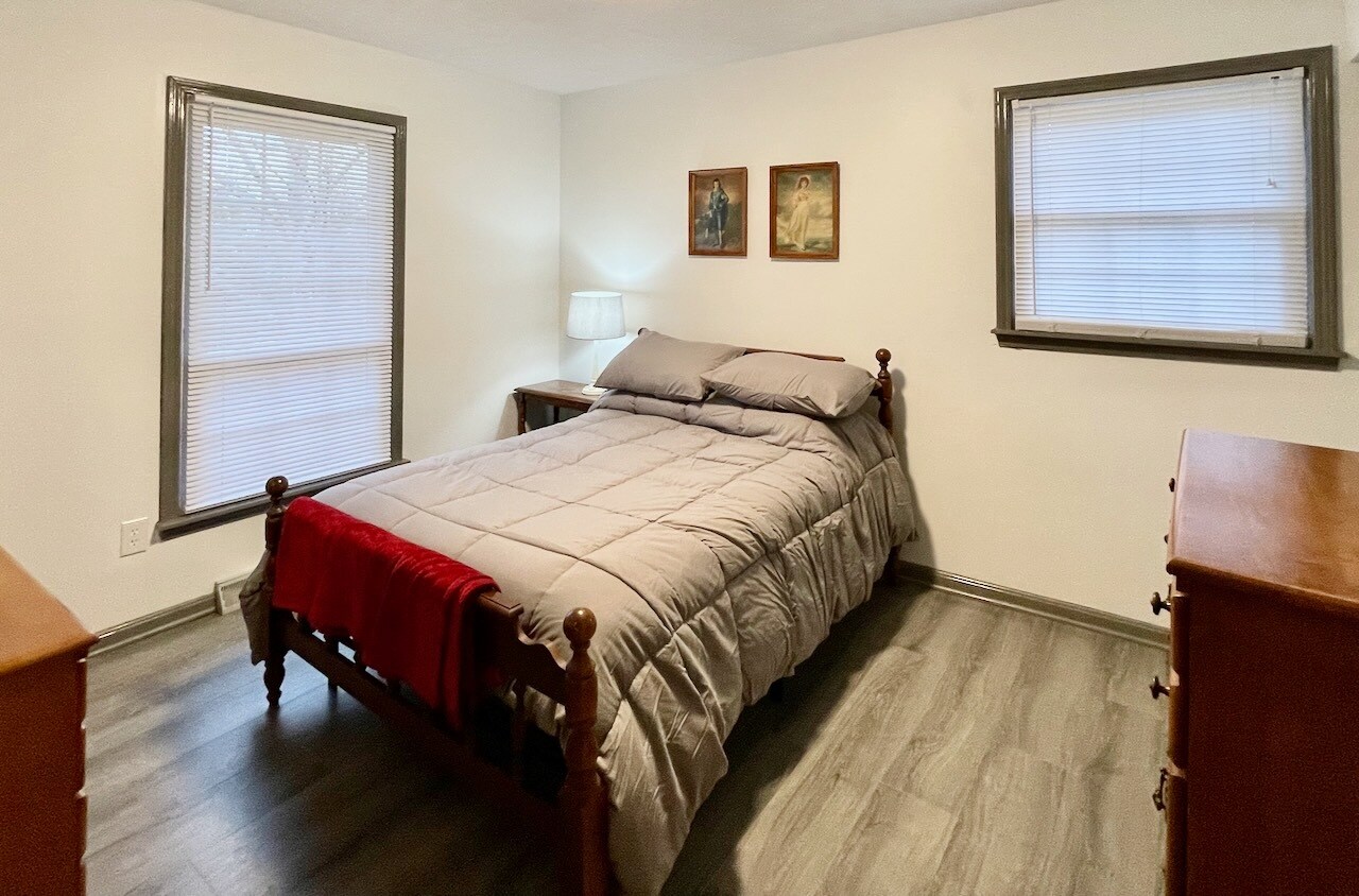 Building Photo - 145 Ridgeway Dr W