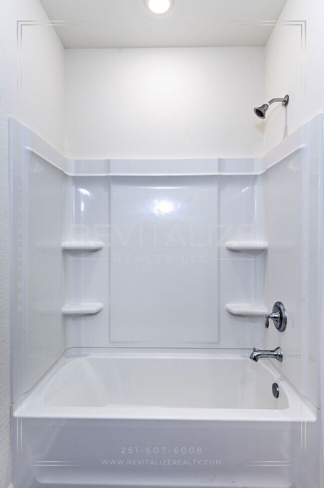 Building Photo - Move-in Ready 4 Bed 2 Bath Daphne Home in Jubilee Farms