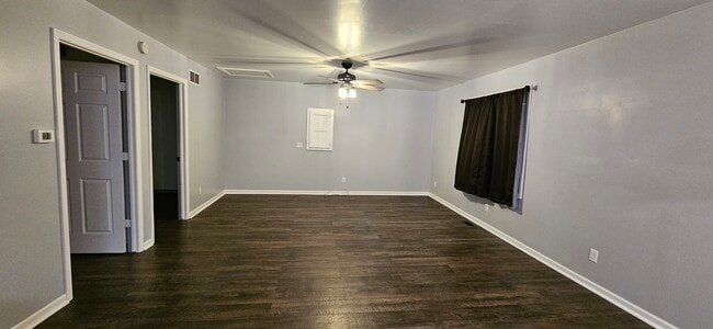 Building Photo - 104 N Main St