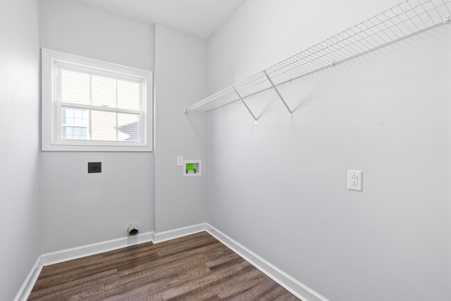 Building Photo - Pet Friendly Three Bedroom!