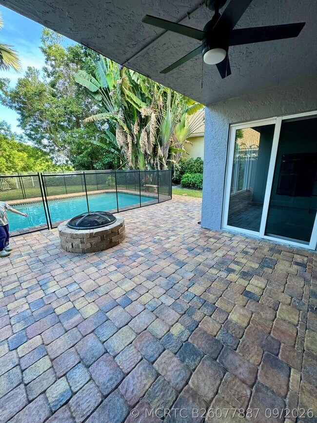 Building Photo - 10366 Buena Ventura Dr