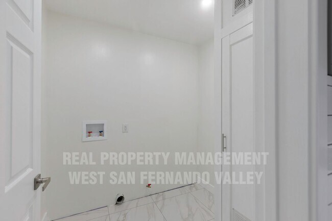 Building Photo - Beautifully Remodeled Single Family Home with Pool