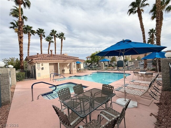 Building Photo - 2113 Echo Bay St