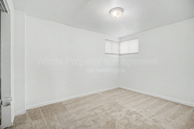 Building Photo - 2705 W Park Pl