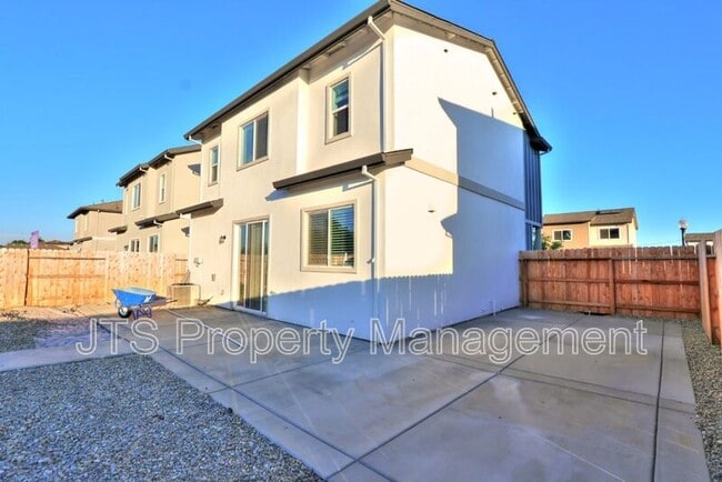 Building Photo - 5 Oak Manor Way