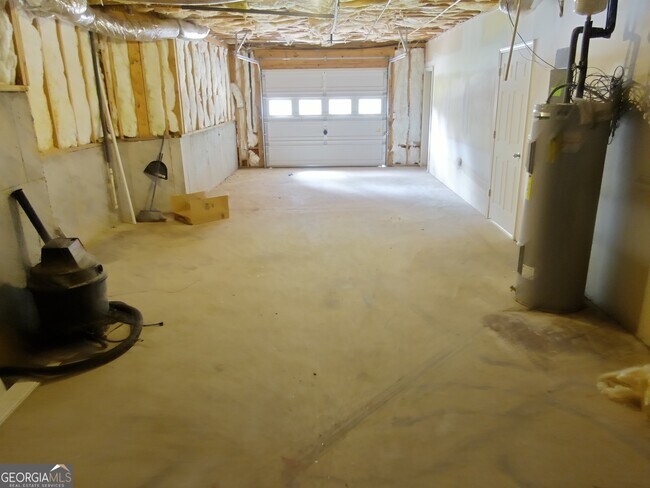 Building Photo - 4901 Planters Walk