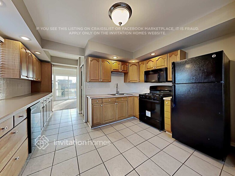 Building Photo - 9307 Nordica Ave