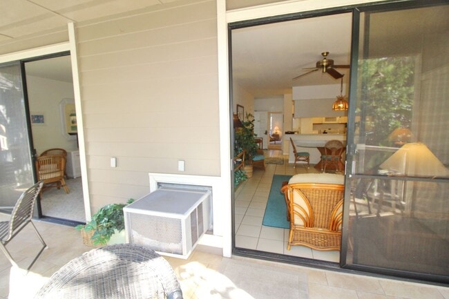 Building Photo - Spacious Furnished Grand Champions End Unit Available