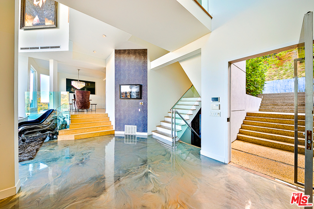 Building Photo - 2183 Sunset Plaza Dr