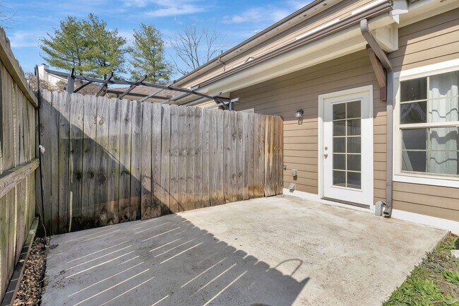 Building Photo - Harpeth Park Townhome in Bellevue