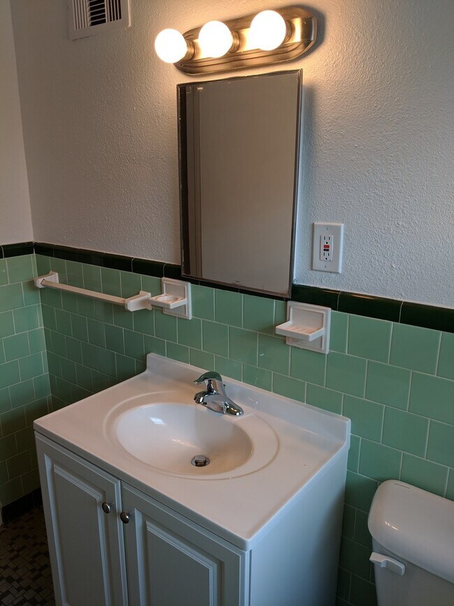 Building Photo - 44 Thackery Pl