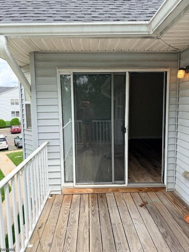 Building Photo - 343 Ventnor Ct