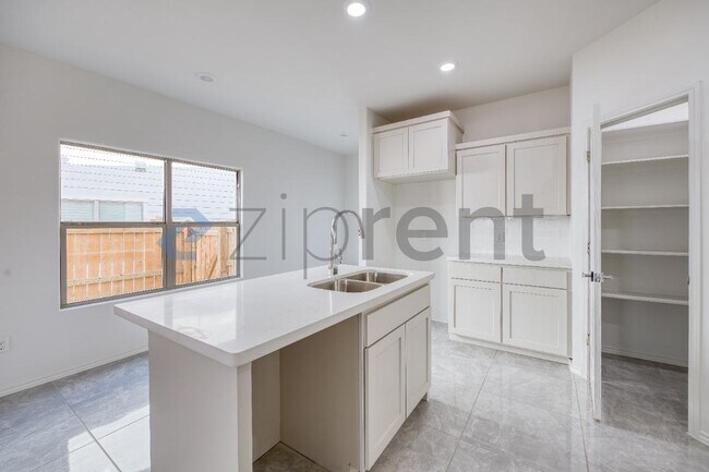 Building Photo - 5902 US-59