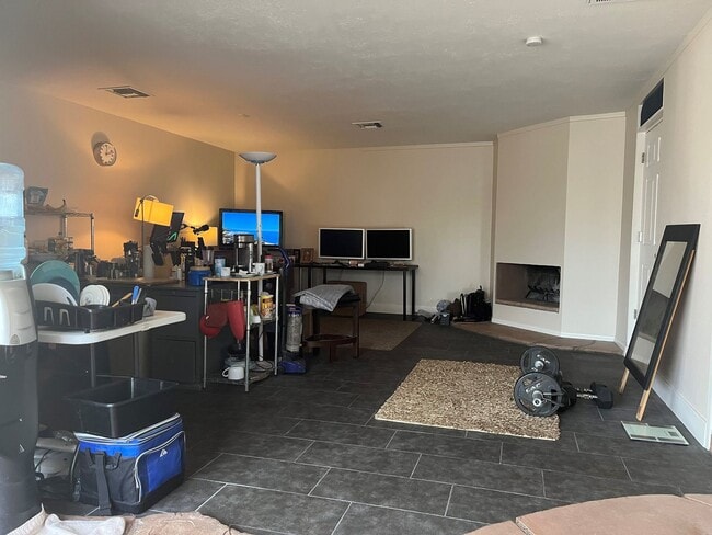 Building Photo - 1913 E El Parque Dr