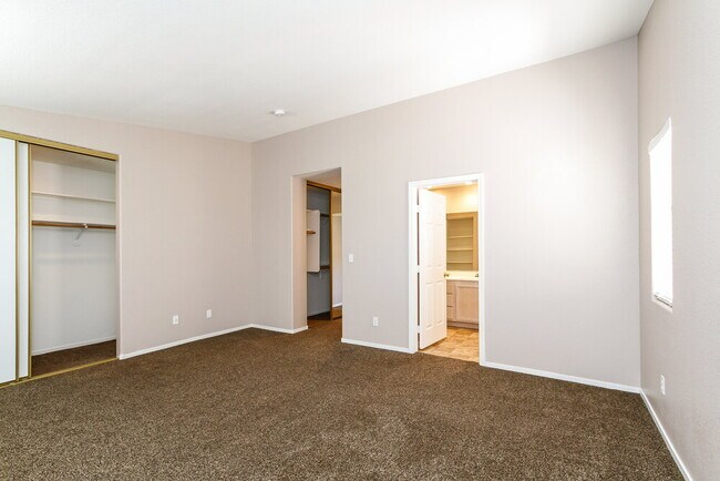 Building Photo - 5450 Mercantile St