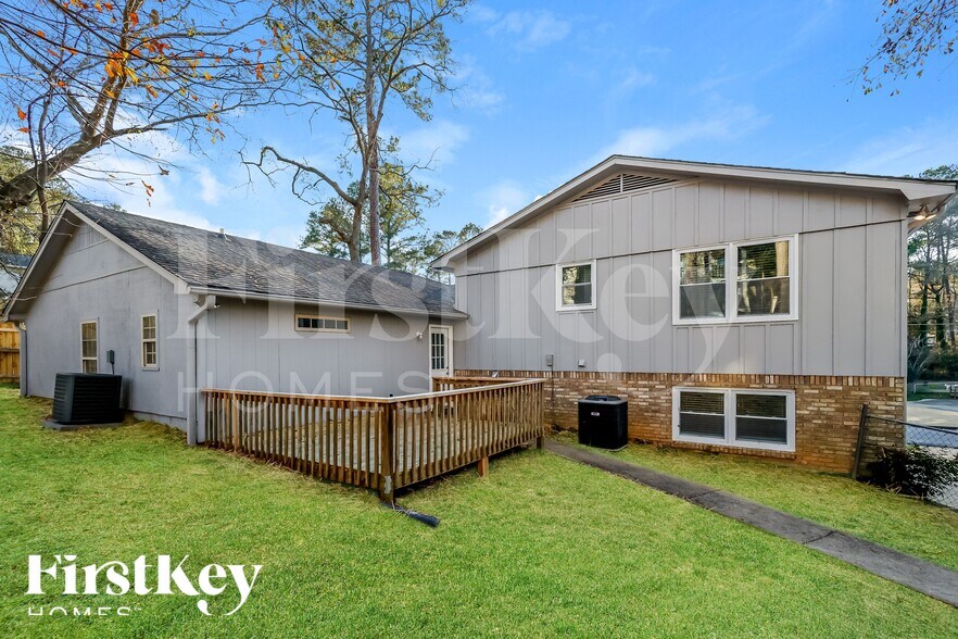 Building Photo - 2067 Longmeadow Ln