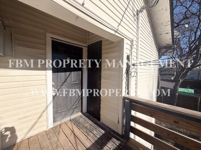 Building Photo - 409 W Brown St