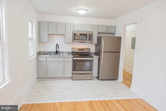 Building Photo - 308 N Division St