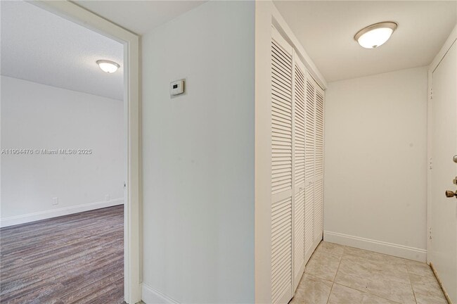 Building Photo - 136 S Cypress Rd