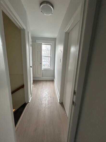 Building Photo - 243 Smith St