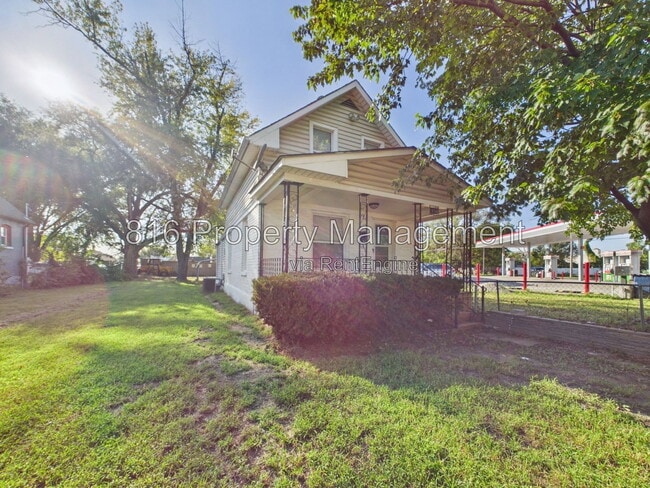 Building Photo - 836 N Montgall Ave