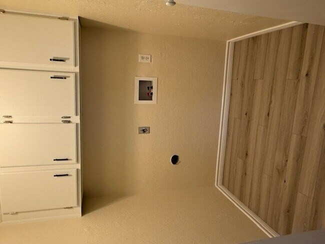 Building Photo - 6929 SW Hampshire Cir