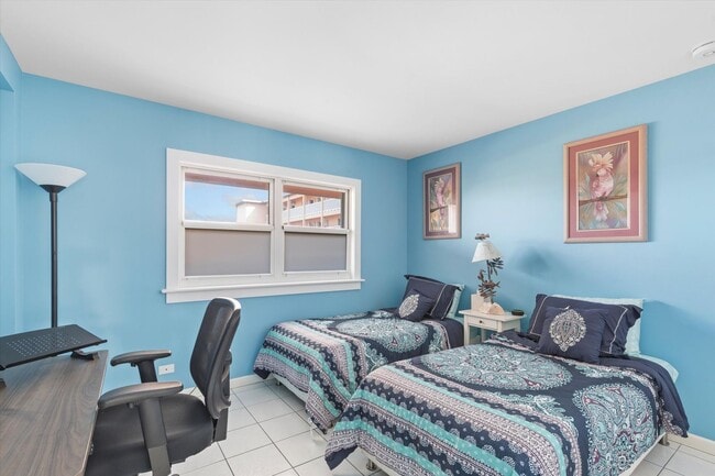 Building Photo - Wake Up to Ocean Views – Fully Furnished 2BR/1BA Condo Available for 1-Year Lease!