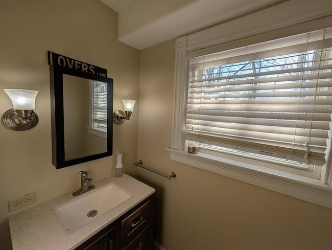 Building Photo - 204 Rockland St