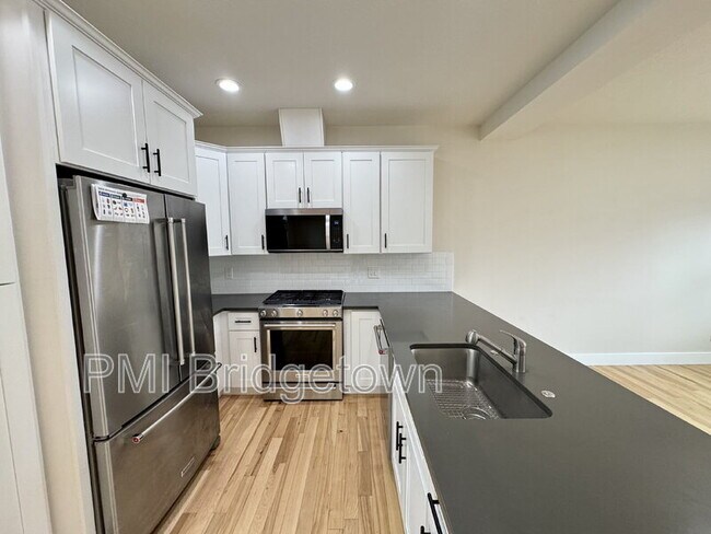 Building Photo - 8804 N Edison St