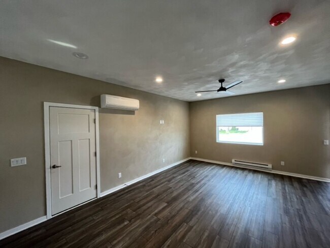 Building Photo - 485