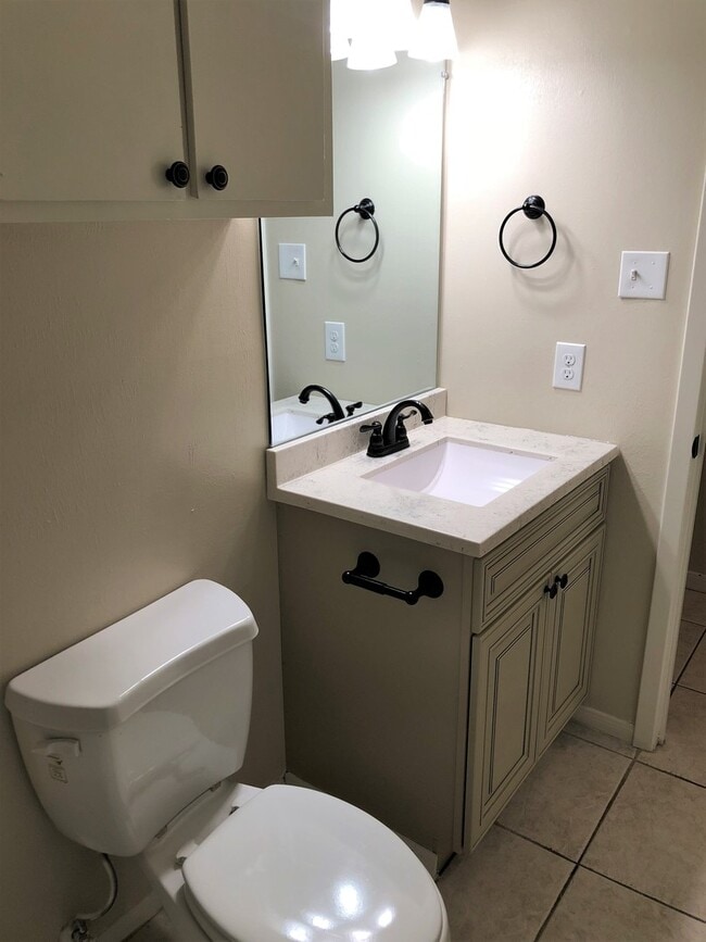 Building Photo - 615SB