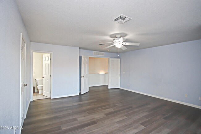 Building Photo - 8833 S 13th Pl