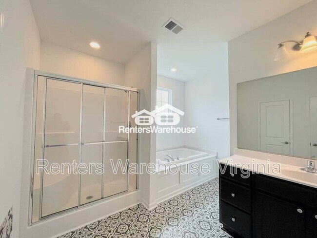 Building Photo - 1713 Dresdon Ln