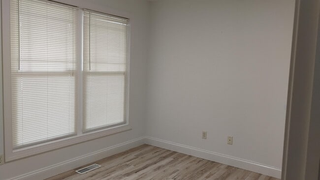 Building Photo - 1701 E Amber Ln