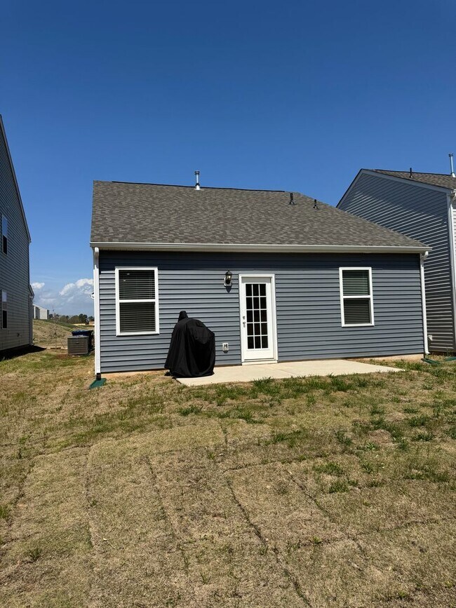 Building Photo - New Construction 3 bed 2 Bath Home in the Hamptons at Hickory! Prime Location!