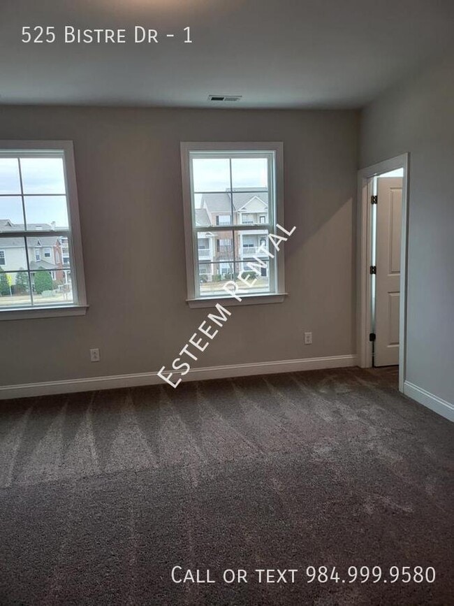 Building Photo - 525 Bistre Dr